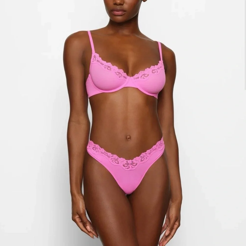 SKIMS Fits Everybody bra and thong set- color Neon Orchid - NWT - Picture 1 of 12